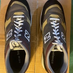 Men’s New Balance M1500 walking shoes made in England. Lightly used.